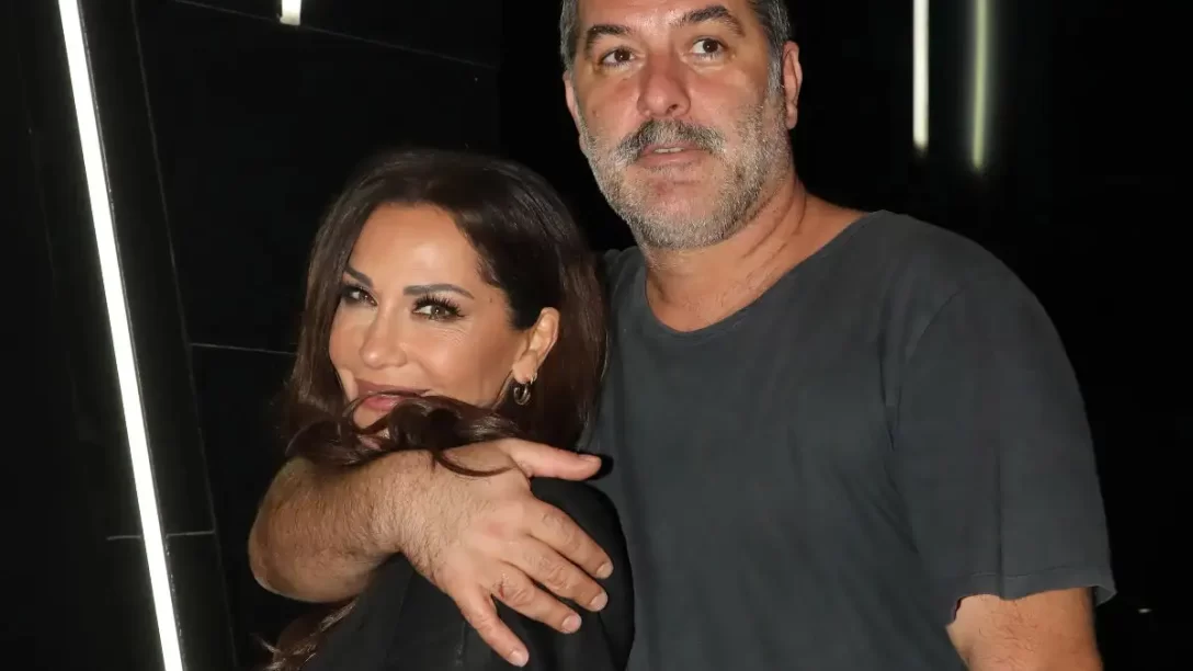 Δέσποινα Βανδή: Η έκπληξη που της έκανε ο Βασίλης Μπισμπίκης στη Θεσσαλονίκη – Φωτογραφία και video