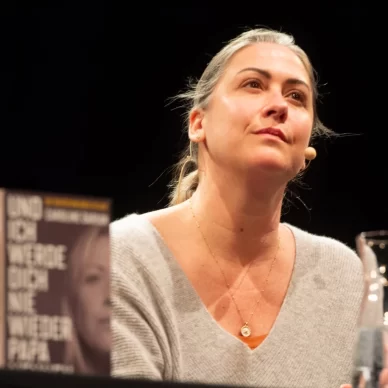 Καρολίν Νταριάν: Η κόρη της Ζιζέλ Πελικό παλεύει για κάθε άνθρωπο εκεί έξω που έχει πέσει θύμα βιασμού