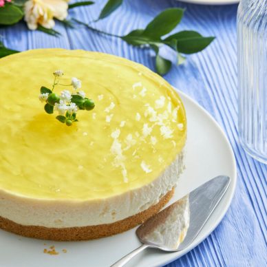 Γλυκό ψυγείου με ζελέ ανανά και κρέμα