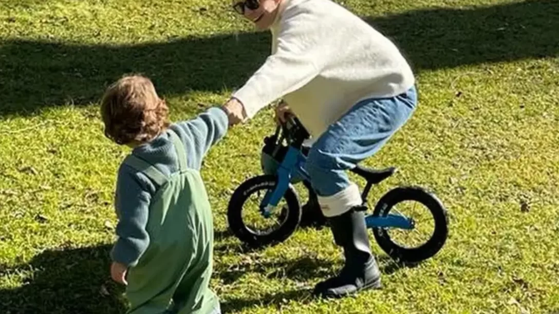 Τζένη Μπαλατσινού: Η φωτογραφία με τον 4,5 ετών Κικίλια junior και η βόλτα στην εξοχή