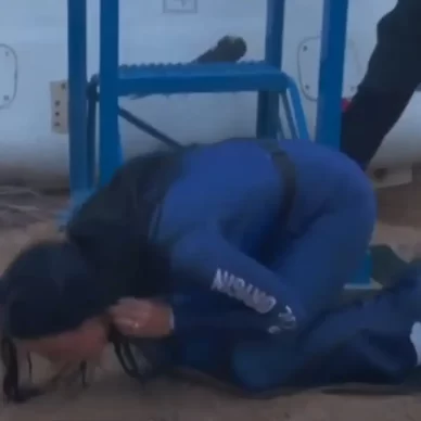 Κέιτι Πέρι: Η στιγμή που επιστρέφει από το διάστημα, γονατίζει και φιλά το έδαφος – Βίντεο