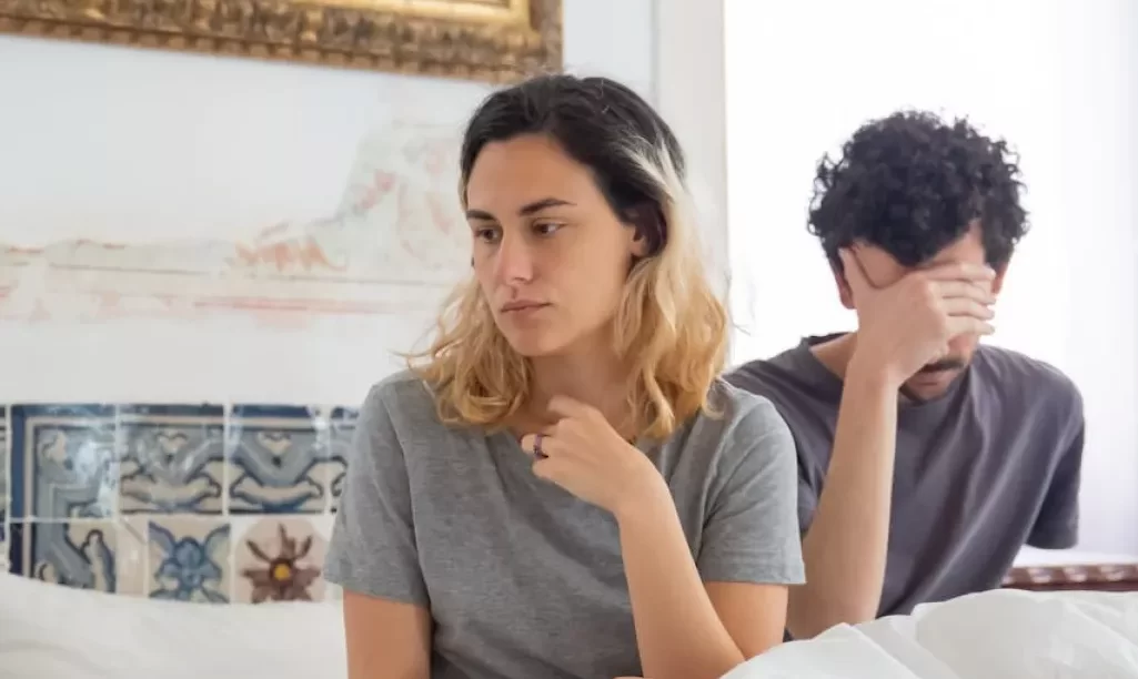 5 σημάδια ότι το σώμα σου απορρίπτει τον σύντροφό σου, σύμφωνα με την ψυχολογία