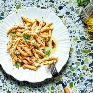 Σκιουφιχτά με δίκταμο, λουίζα και ελαιόλαδο