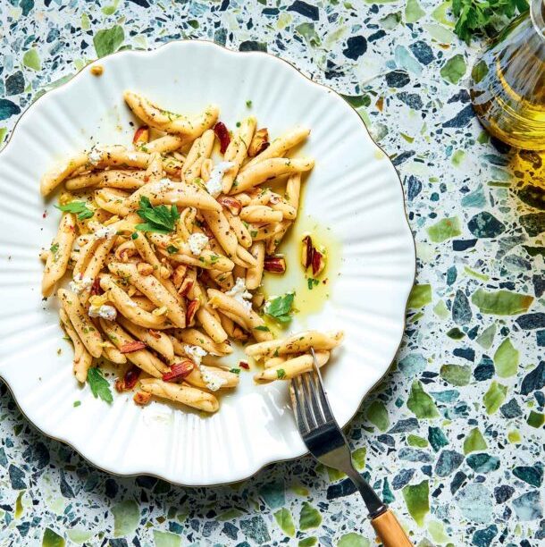 Σκιουφιχτά με δίκταμο, λουίζα και ελαιόλαδο