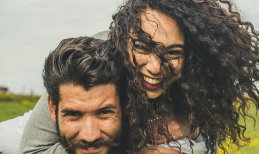 4 ζώδια που θα “ανθίσουν” τον Μάιο στον ερωτικό τομέα, όπως η φύση