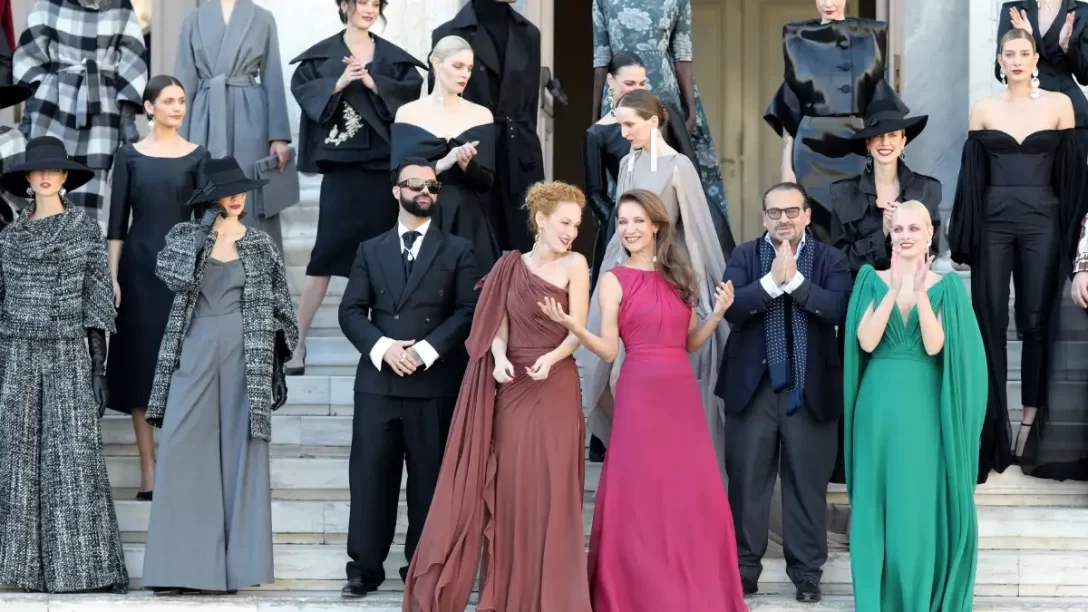 Vassilis Zoulias: Η συλλογή “Πρώτη Κυρία” παρουσιάστηκε με ένα μαγικό show στο Δημοτικό Θέατρο Πειραιά!