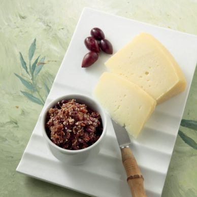 Ντιπ με ελιές Καλαμών και ουζάτα ξερά σύκα