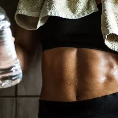 Οι 8 τροφές που “καίνε” το λίπος στην κοιλιά γρηγορότερα από τους κοιλιακούς