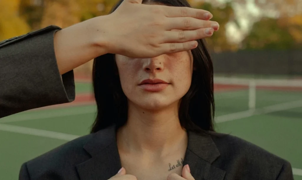 Οι Millennials και οι Gen Zers αντιμετωπίζουν «χρηματική δυσμορφία»