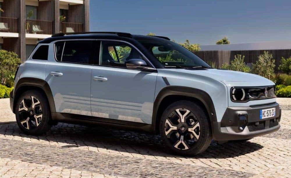 Πήρε τους δρόμους το νέο Renault 4 E-Tech