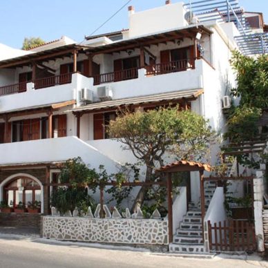 Ενοικιαζόμενα δωμάτια Amorani στο Μπατσί στην Άνδρο!