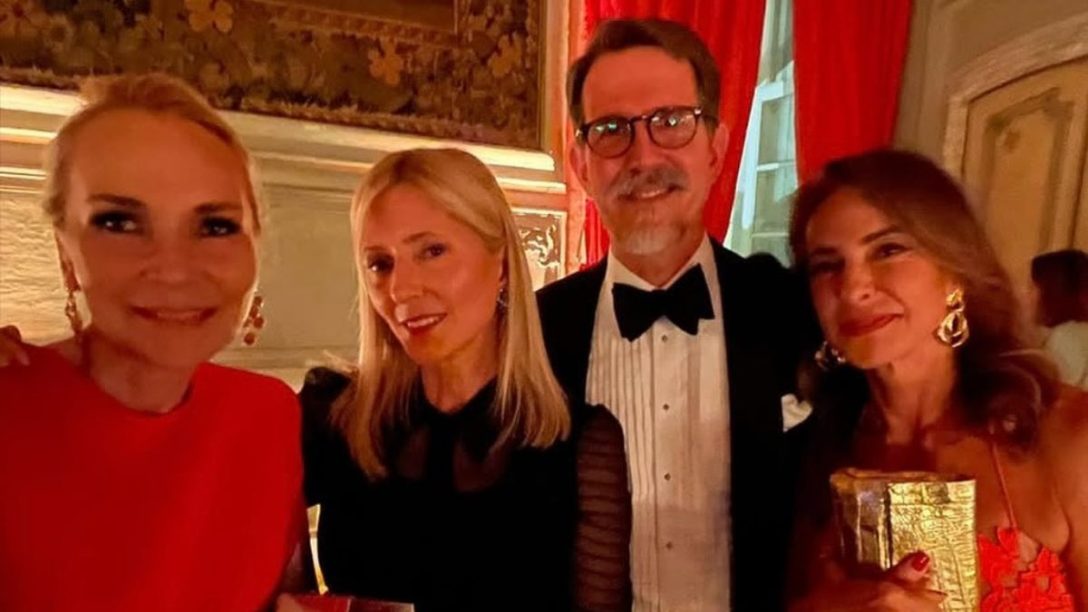 Μαρί- Σαντάλ: Η εντυπωσιακή εμφάνισή της στο πλευρό του Παύλου Ντε Γκρες στη Γένοβα