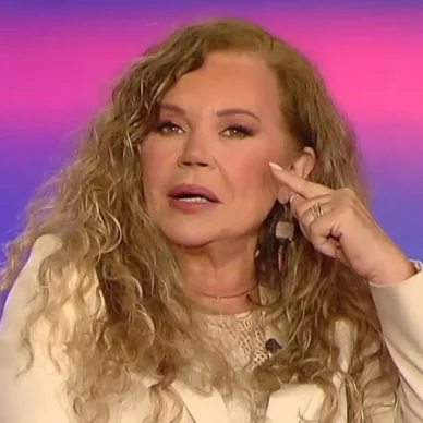 Ελένη Δήμου: «Στον άντρα μου δεν αρέσει να βάφομαι και να κουρεύομαι» – Ο θάνατος που τους έφερε κοντά