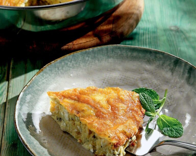 Εύκολη τυρόπιτα χωρίς φύλλο, με μαϊντανό