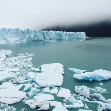 Το μεγαλύτερο παγόβουνο του κόσμου έσπασε και “απειλεί” να χτυπήσει βρετανικό νησί