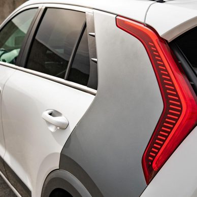 To αουτσάιντερ Hybrid SUV που βάζει γκολ