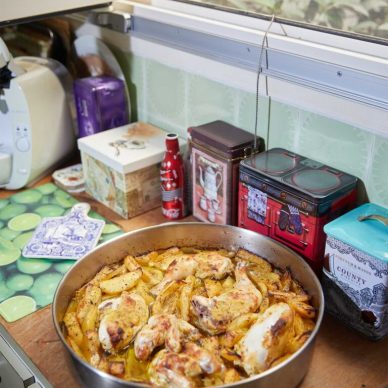 Πανεύκολο κοτόπουλο στον φούρνο με πατάτες