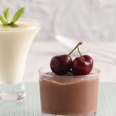 Κρέμα σοκολάτας με γιαούρτι, κεράσια και μαστιχέλαιο