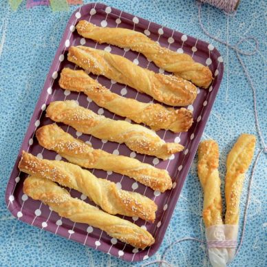 Κριτσίνια σφολιάτας με κεφαλογραβιέρα