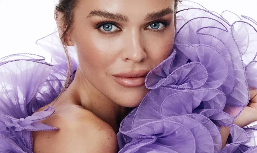 Λιλά ρουζ: Το απροσδόκητο makeup trend του καλοκαιριού