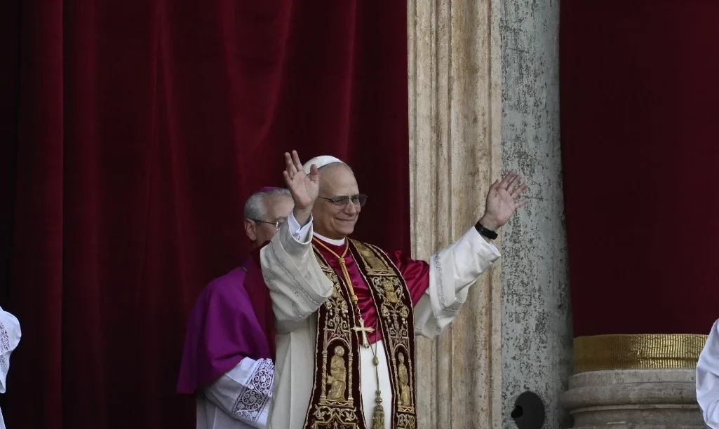 Βατικανό: Ποιος είναι ο νέος Πάπας Ρόμπερτ Πρεβόστ;