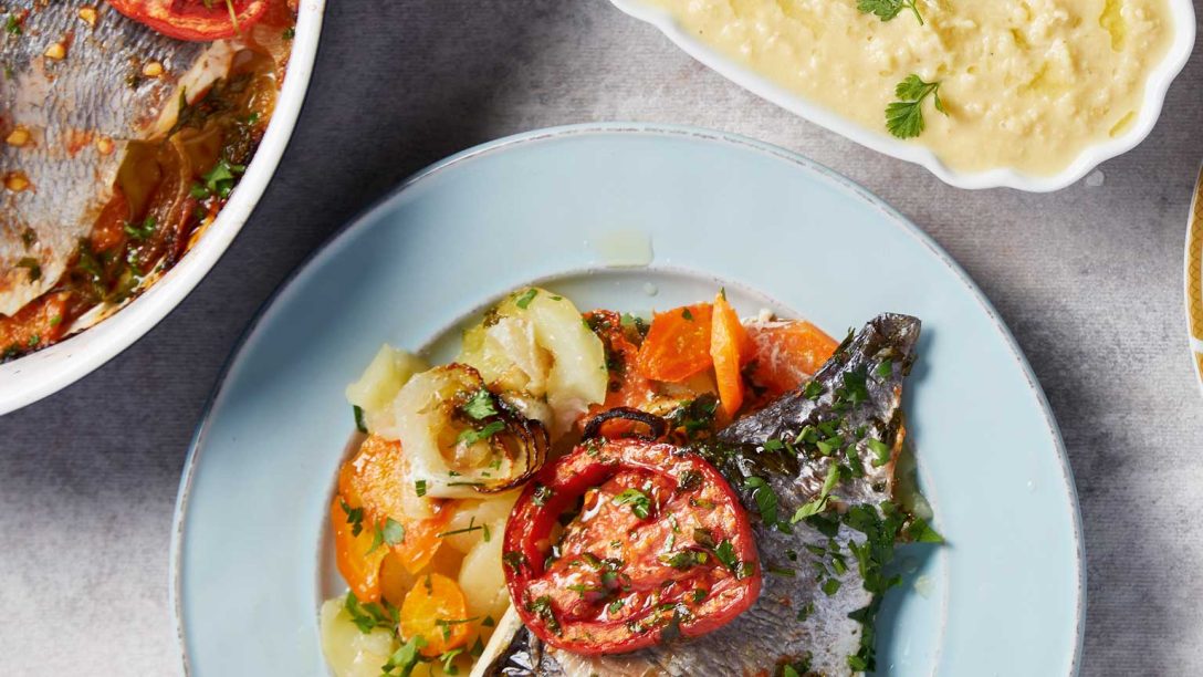 Ψάρι στον φούρνο με πατάτες