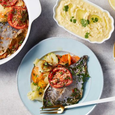 Ψάρι στον φούρνο με πατάτες