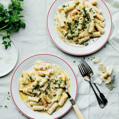 Ριγκατόνι με σάλτσα φέτας