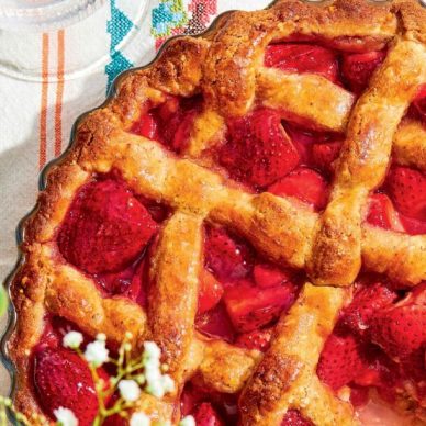 Τάρτα με φράουλες, αμύγδαλα και μπαχαρικά