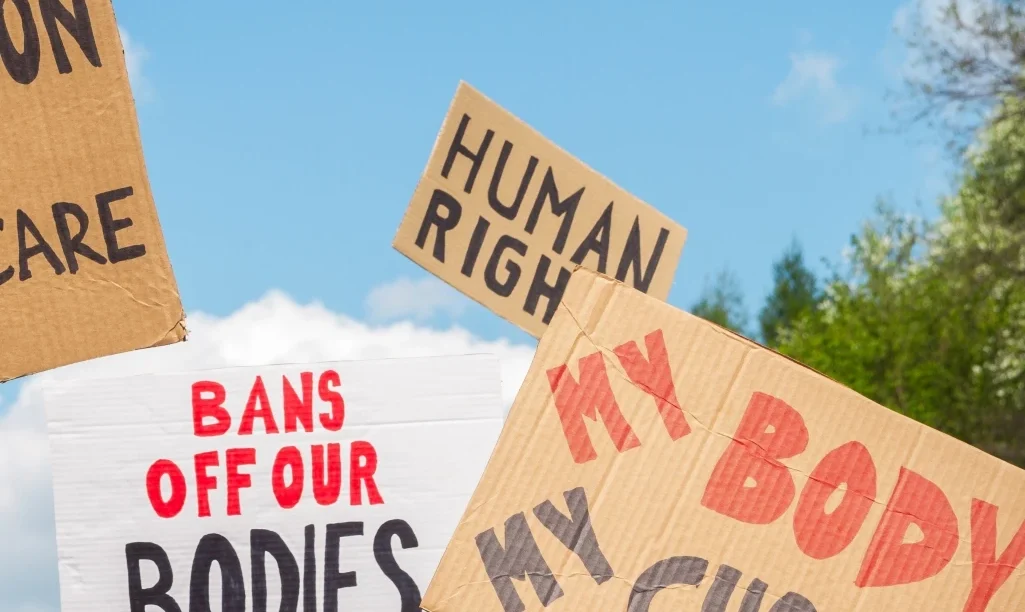 Στη Μάλτα, το 2025, η άμβλωση τιμωρείται ακόμα και με φυλάκιση. Μήπως επιστρέψαμε στον μεσαίωνα;