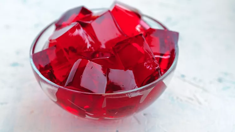 Ζελατίνη: Το φθηνό superfood που κατακτά το TikTok – Σώζει όντως δέρμα, μαλλιά και έντερο;