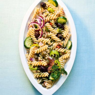 Χωριάτικη σαλάτα με βίδες