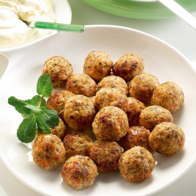 Φουρνιστά μυρωδάτα κεφτεδάκια με κιμά από κοτόπουλο και ψαρονέφρι