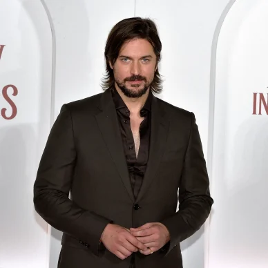 Λούκας Μπράβο: Ήθελε όντως να αποχωρήσει από το Emily in Paris ή ήταν όλα μία παρεξήγηση;