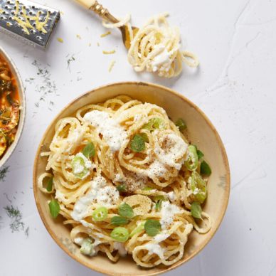 Μακαρονάδα με σάλτσα φέτας