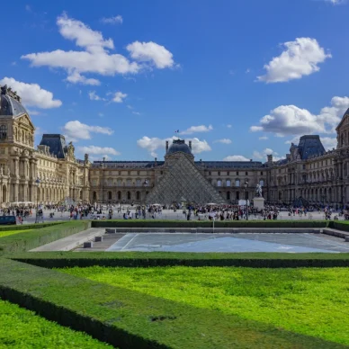 Το Μουσείο του Λούβρου καταρρέει λόγω του υπερτουρισμού