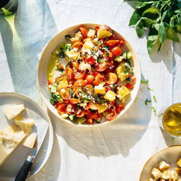 Panzanella: η ιταλική ντοματοσαλάτα με ψωμί