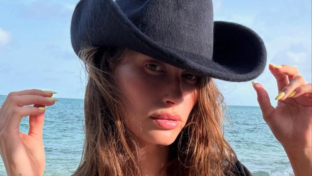 Το μανικιούρ που λατρεύουν όλες οι celebrities τελευταία είναι πανεύκολο να αντιγράψετε