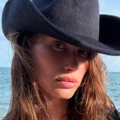 Το μανικιούρ που λατρεύουν όλες οι celebrities τελευταία είναι πανεύκολο να αντιγράψετε