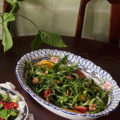 Σταμναγκάθι με αγγουράκια και λαδολέμονο πορτοκαλιού