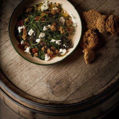 Βλίτα τσιγαριαστά με κρίταμο, μυζήθρα και τραγανό ξινόχοντρο