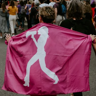 Στη Δυτική Βιρτζίνια, οι γυναίκες που αποβάλλουν μπορεί να αντιμετωπίσουν ποινικές διώξεις.