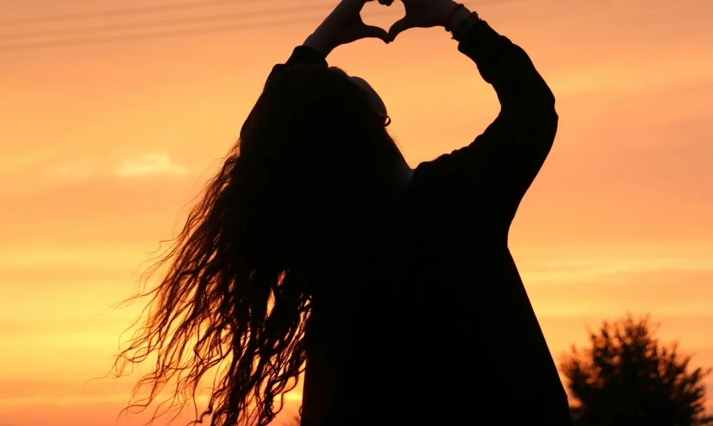 3 ζώδια που θα ερωτευτούν παράφορα αυτό το καλοκαίρι – Ο Ιούνιος φέρνει νέες γνωριμίες στο κατώφλι τους