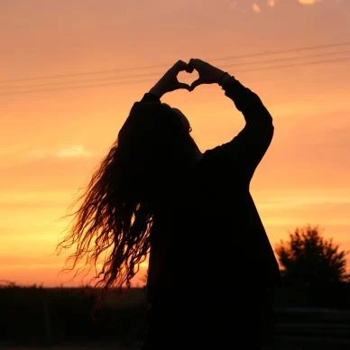 3 ζώδια που θα ερωτευτούν παράφορα αυτό το καλοκαίρι – Ο Ιούνιος φέρνει νέες γνωριμίες στο κατώφλι τους