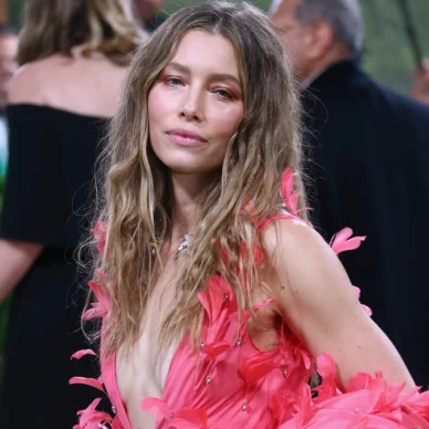 Η Τζέσικα Μπιλ μιλά για το γυμνασμένο σώμα της