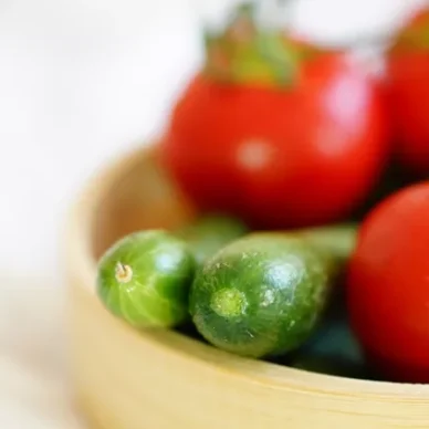 Αγγούρι, ντομάτα, κολοκύθι: Πόσο αληθινό είναι το “tip” της ενυδάτωσης από τα λαχανικά με πολύ νερό;