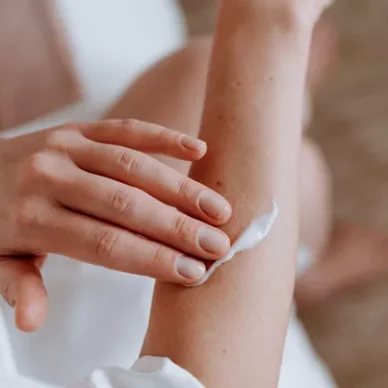 Αντιβιοτικές δερματικές κρέμες: Με ή χωρίς κορτιζόνη; Ποια να χρησιμοποιήσεις σε κάθε περίπτωση;