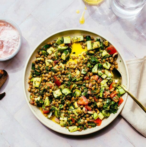 Φακές σαλάτα με κολοκυθάκια και φρέσκο κόλιανδρο