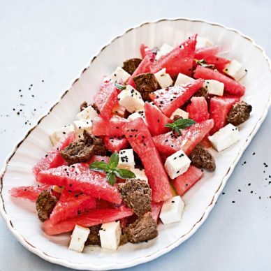 Καρπούζι με φέτα, χαρουποπαξίμαδα και μαυροκούκι