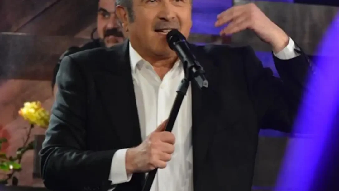 Λάκης Λαζόπουλος: Πάντρεψε την κόρη του στην Πάρο – Οι 100 καλεσμένοι και το γαμήλιο beach party